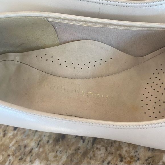 Natural sport made in Canada cream and yellow 2.5 inch heel shoes size 7.5 - Picture 4 of 6